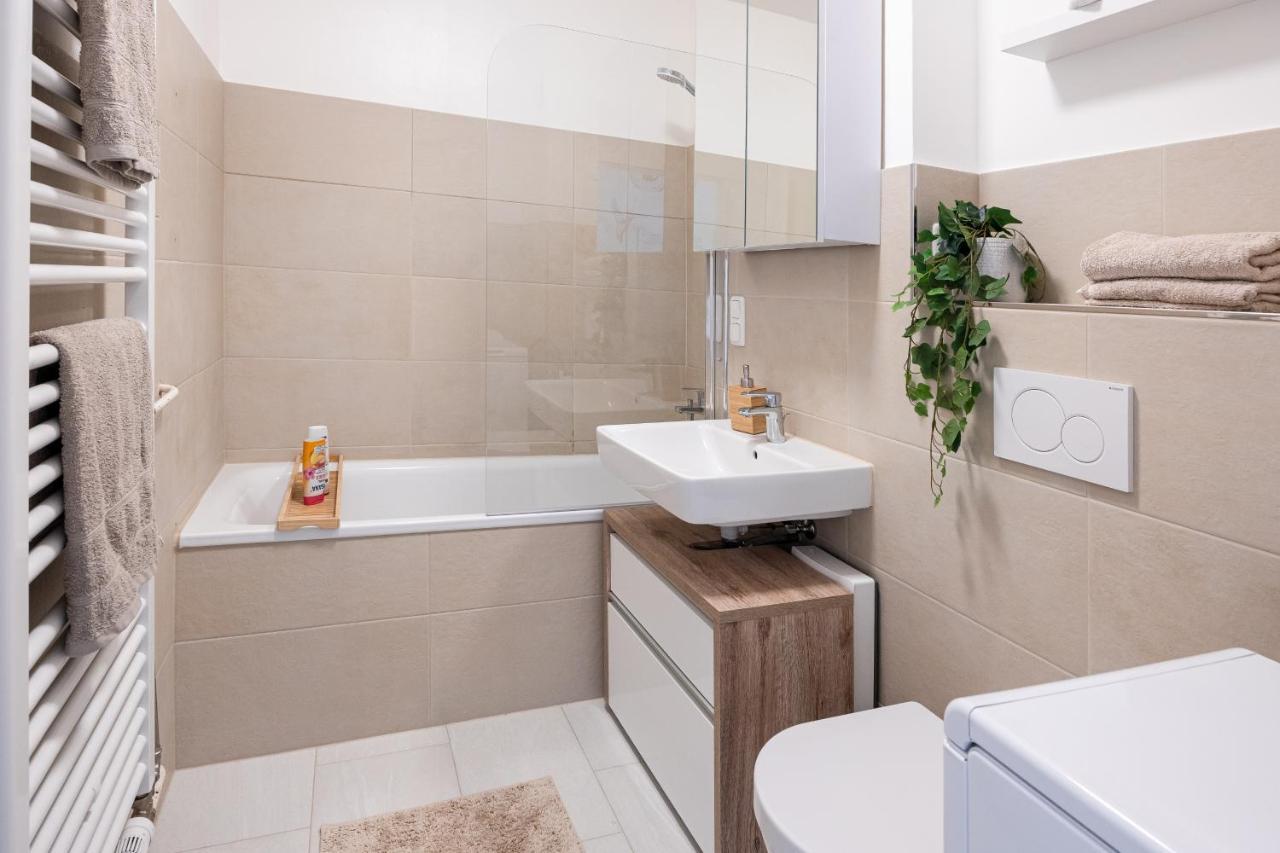 Moderne 2-Zimmer-Wohnung Mit Atemberaubender Skyline Aussicht Auf Frankfurt! شتاينباخ أم تاونوس المظهر الخارجي الصورة